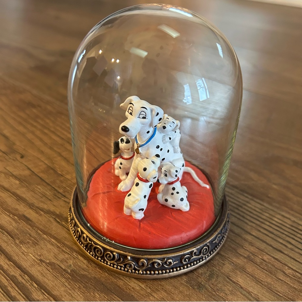 Disney 101 Dalmatians Perdita & Puppies Glass Dome Figurine